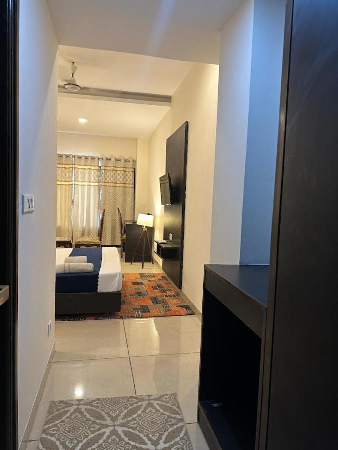 Hotel Jb Residency !! Luxurious & Royal Balcony Rooms !! Large Rooms Zirakpur Bagian luar foto