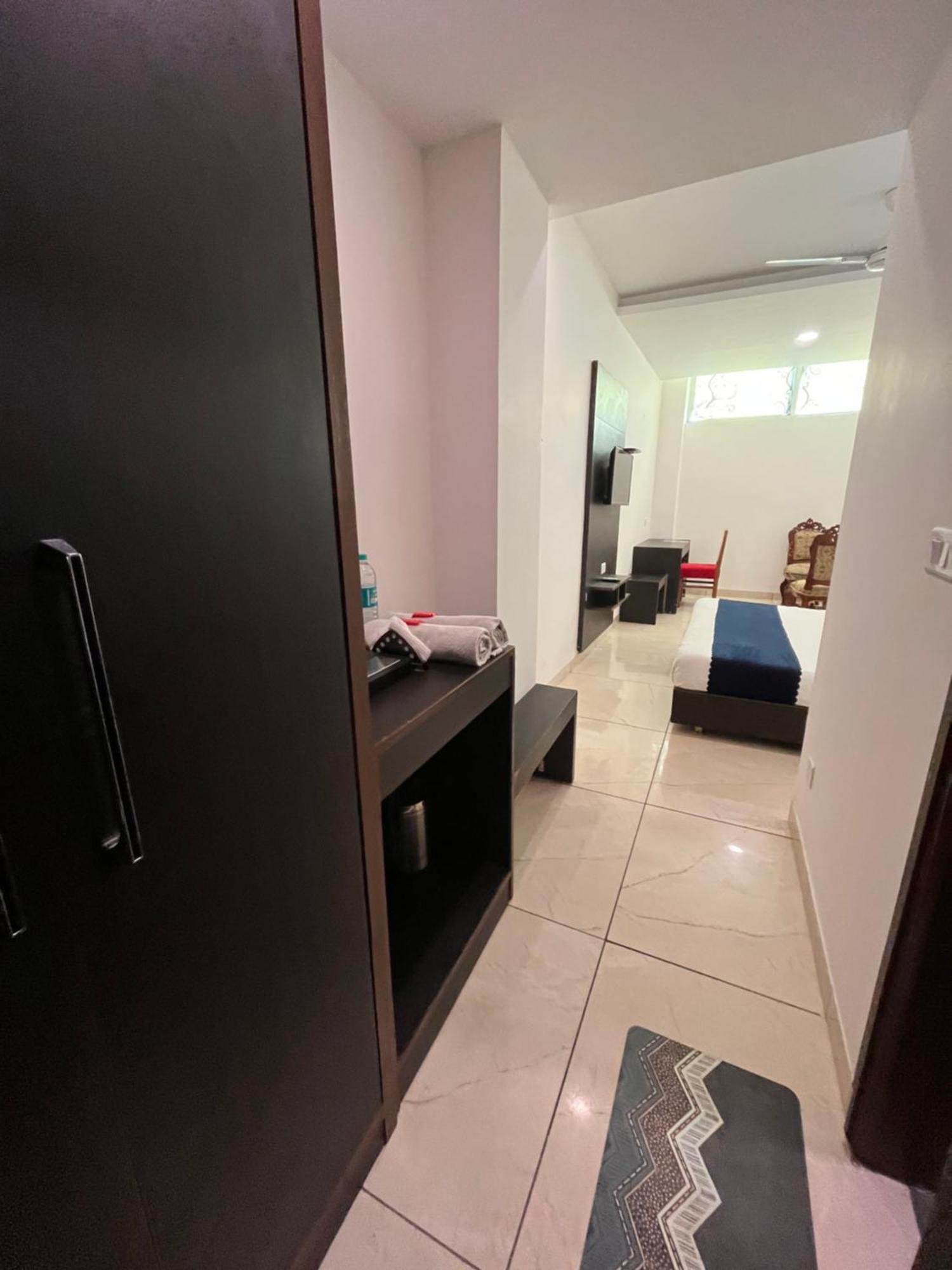 Hotel Jb Residency !! Luxurious & Royal Balcony Rooms !! Large Rooms Zirakpur Bagian luar foto