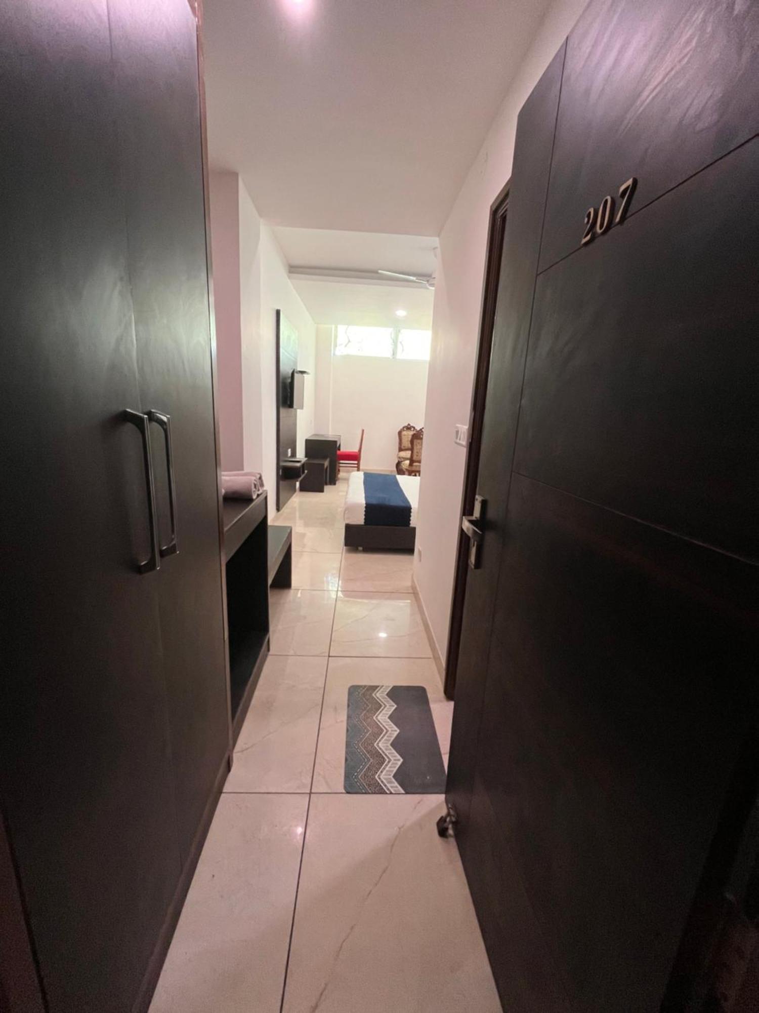 Hotel Jb Residency !! Luxurious & Royal Balcony Rooms !! Large Rooms Zirakpur Bagian luar foto