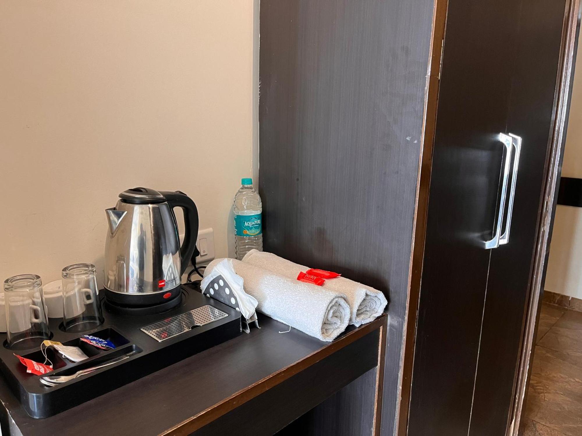 Hotel Jb Residency !! Luxurious & Royal Balcony Rooms !! Large Rooms Zirakpur Bagian luar foto